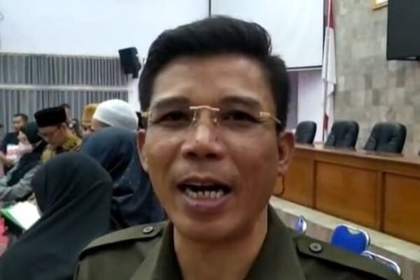 Enan Wakil Ketua DPRD Garut Sang PHP Bohongi Ratusan Guru Honorer