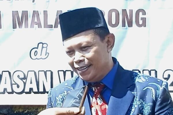 Kepsek SMPN 1 Malangbong Lepas Siswa Kelas IX Penuh Cinta yang Tulus