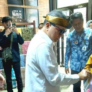 Zulhas Ajak Warga dan Pejabat Purwakarta Dukung dan Beli Produk UMKM