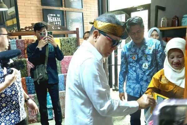 Zulhas Ajak Warga dan Pejabat Purwakarta Dukung dan Beli Produk UMKM