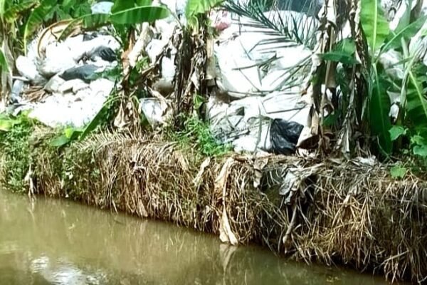 Warga Nyomplong Cipatat Tolak Pengusaha Rongsok Gunakan Tanah Eks Perkebunan Coklat Jadi TPS