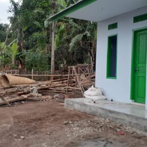 Senyum Bahagia Emak Anah saat Rumahnya Hampir Selesai di TMMD Ke-120