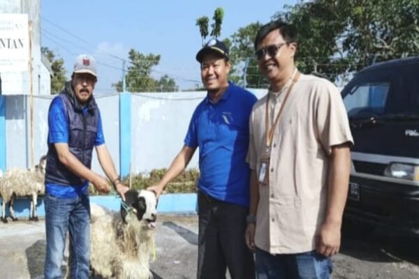 PDAM Tirta Intan Garut Salurkan Hewan Kurban ke Wilayah Sumber Air