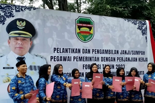 Acara Pelantikan Pegawai Pemerintah dengan Perjanjian Kerja (PPPK) di Purwakarta di Taman Pasanggrahan Padjajaran