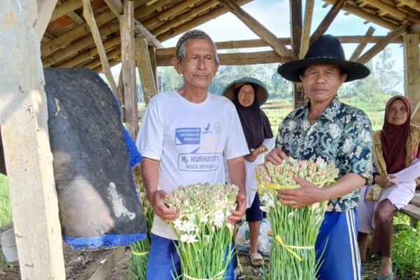 Kakek Petani Sedap Malam Do’akan Prajurit TNI Kodim 0611
