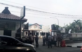 Aliansi Masyarakat Peduli Purwakarta Menggelar Aksi Dukungan Moral untuk Menyelesaikan Kasus Gratifikasi Mobil Mewah