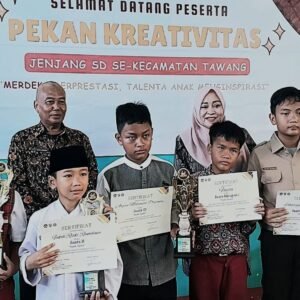 Sembilan siswa SDN 4 Sukasari Kota Tasikmalaya meraih prestasi membanggakan