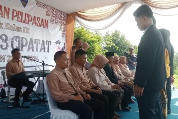 SMPN 3 Cipatat Lepas 152 Siswa dengan Tingkat Kelulusan 100 Persen