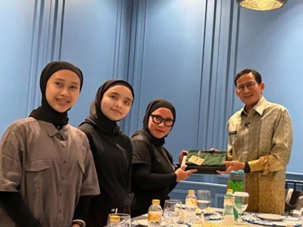 Tiga Gadis Berhijab Asal Garut Akan Gebrak Panggung Glastonbury Festival 2024 di Inggris