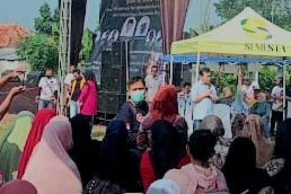 Antusias Warga Pasawahan Datangi Bazar Sembako Relawan Ivan Bacalon Bupati Purwakarta