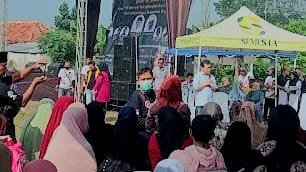 Antusias Warga Pasawhan Datangi Bazar Sembako Relawan Ivan Bacalon Bupati Purwakarta