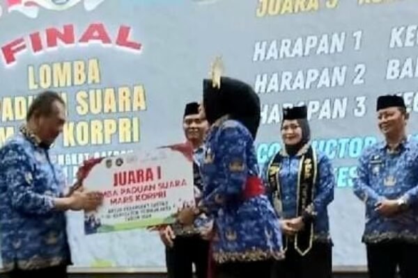 Badan Pendapatan Daerah Kabupaten Purwakarta Raih Juara 1 Lomba Paduan Suara Mars Korpri