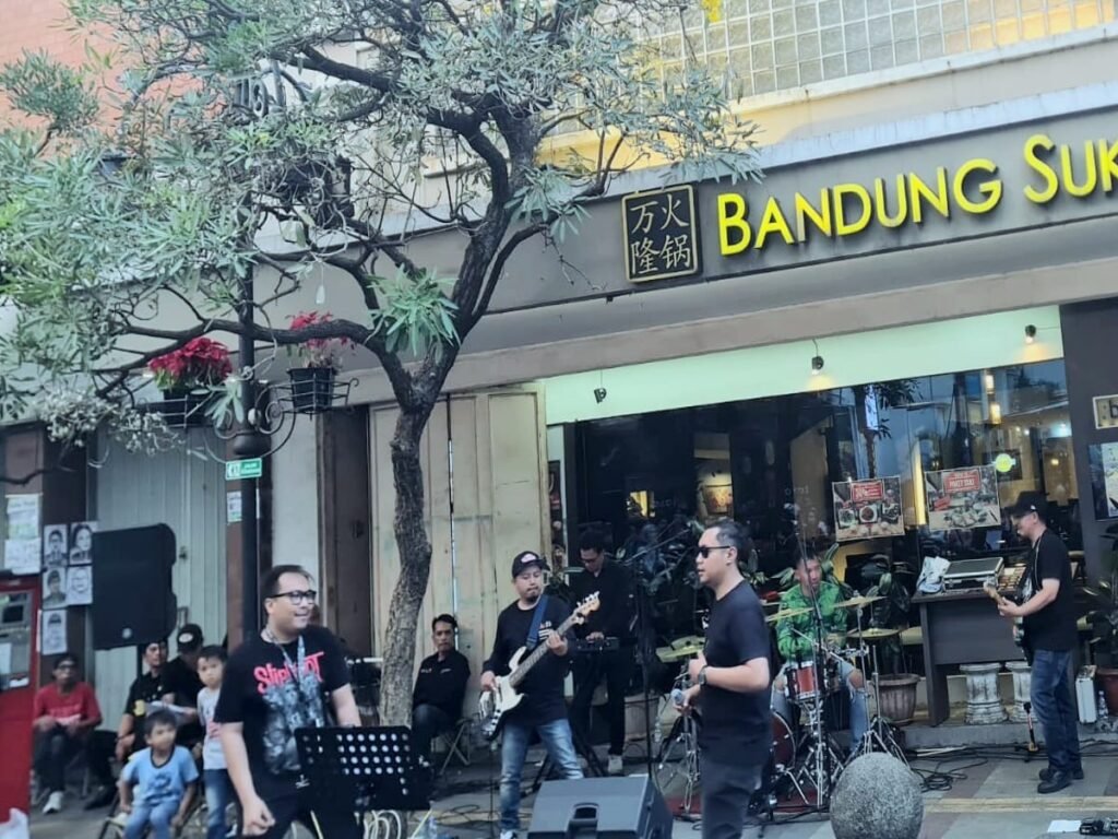 Band Plat Merah ASN Kota Bandung, Meriahkan Braga Beken dengan Lagu-lagu Hits