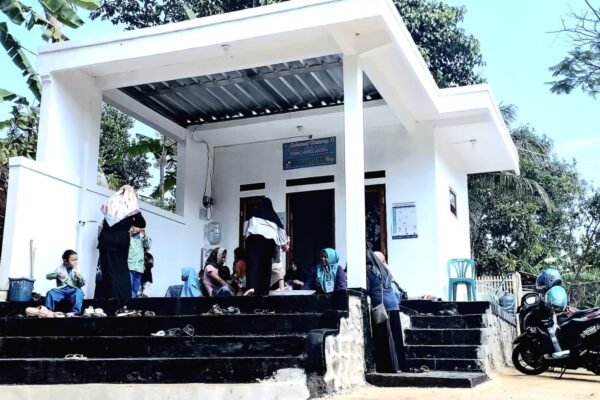 Pemerintah Desa Sukajaya Malangbong Garut Bangun Posyandu Sukajaya dengan Peralatan Baru