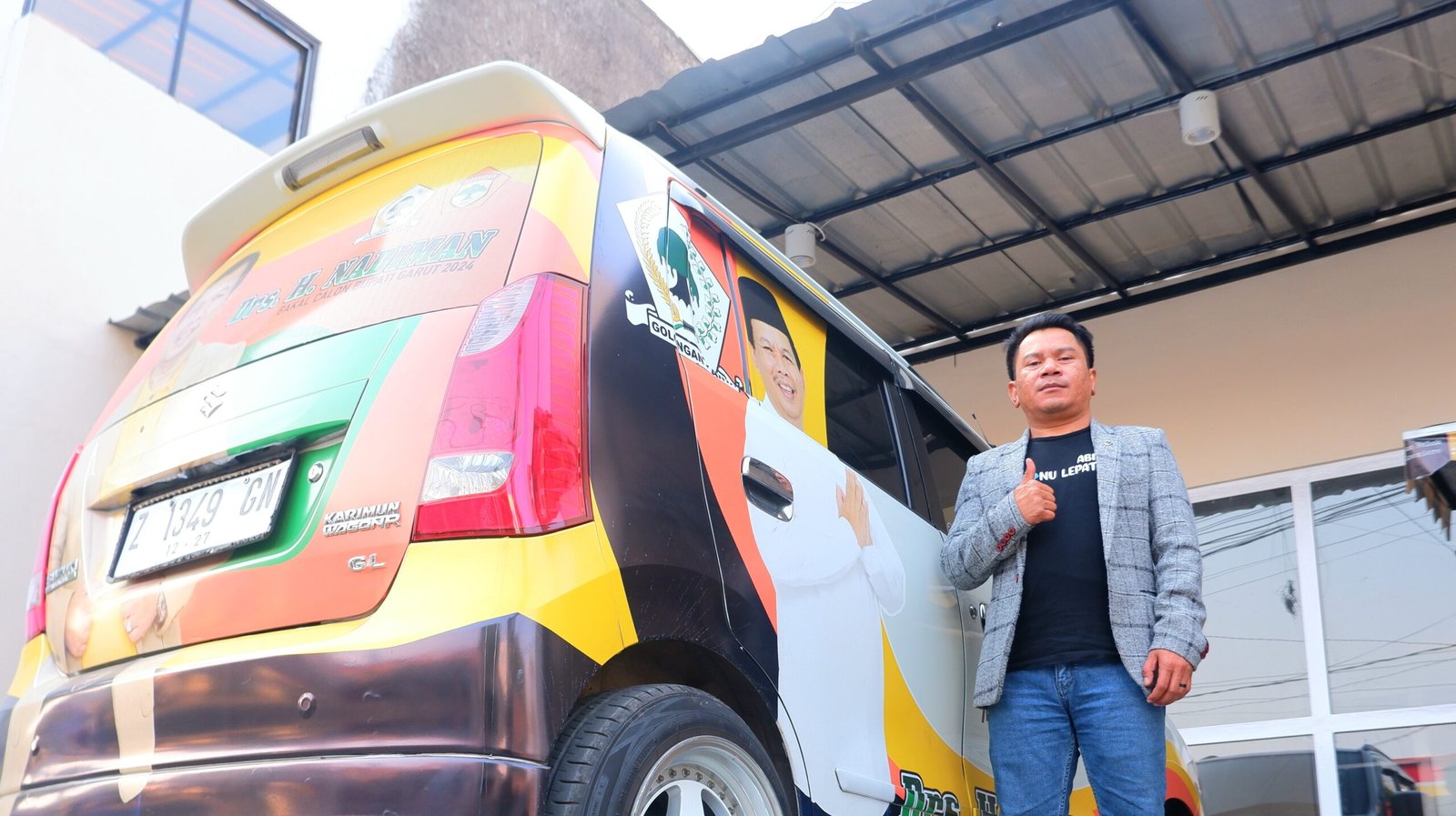 SOSIALISASI: H. Nadiman merupakan satu-satunya Kader Partai Golkar DPD Kabupaten Garut yang berani mencalonkan diri sebagai Bakal Calon Bupati Garut Pada Pilkada 2024. Nadiman sudah melakukan berbagai persiapan sejak lama. Dari sekian banyak perjuangannya mendaparkan rekomendasi dari Ketua Umum Partai Golkar, H. Nadiman terus menerus melakukan sosialiasi, baik datang langsung ke masyarakat di pelosok, menghadiri berbagai acara, dan bahkan menyebarkan gambar serta sosialisasi melalui kendaraan roda empat, pemasangan baligho dan konten di berbagai platform media sosial. Dukungan dari berbagai kalangan pun mengalir deras, karena Nadiman dianggap sebagai calon yang layak memimpin Garut pada Periode 2024-2029 mendatang. (Ft: asep ahmad)