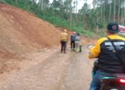 Jalan Kampung Tugu Desa Sindangjaya Bandung Barat Sulit Dilalui Kendaraan Saat Hujan