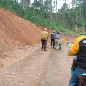 Jalan Kampung Tugu Desa Sindangjaya Bandung Barat Sulit Dilalui Kendaraan Saat Hujan