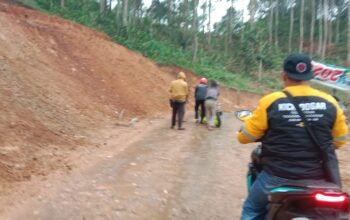 Jalan Kampung Tugu Desa Sindangjaya Bandung Barat Sulit Dilalui Kendaraan Saat Hujan