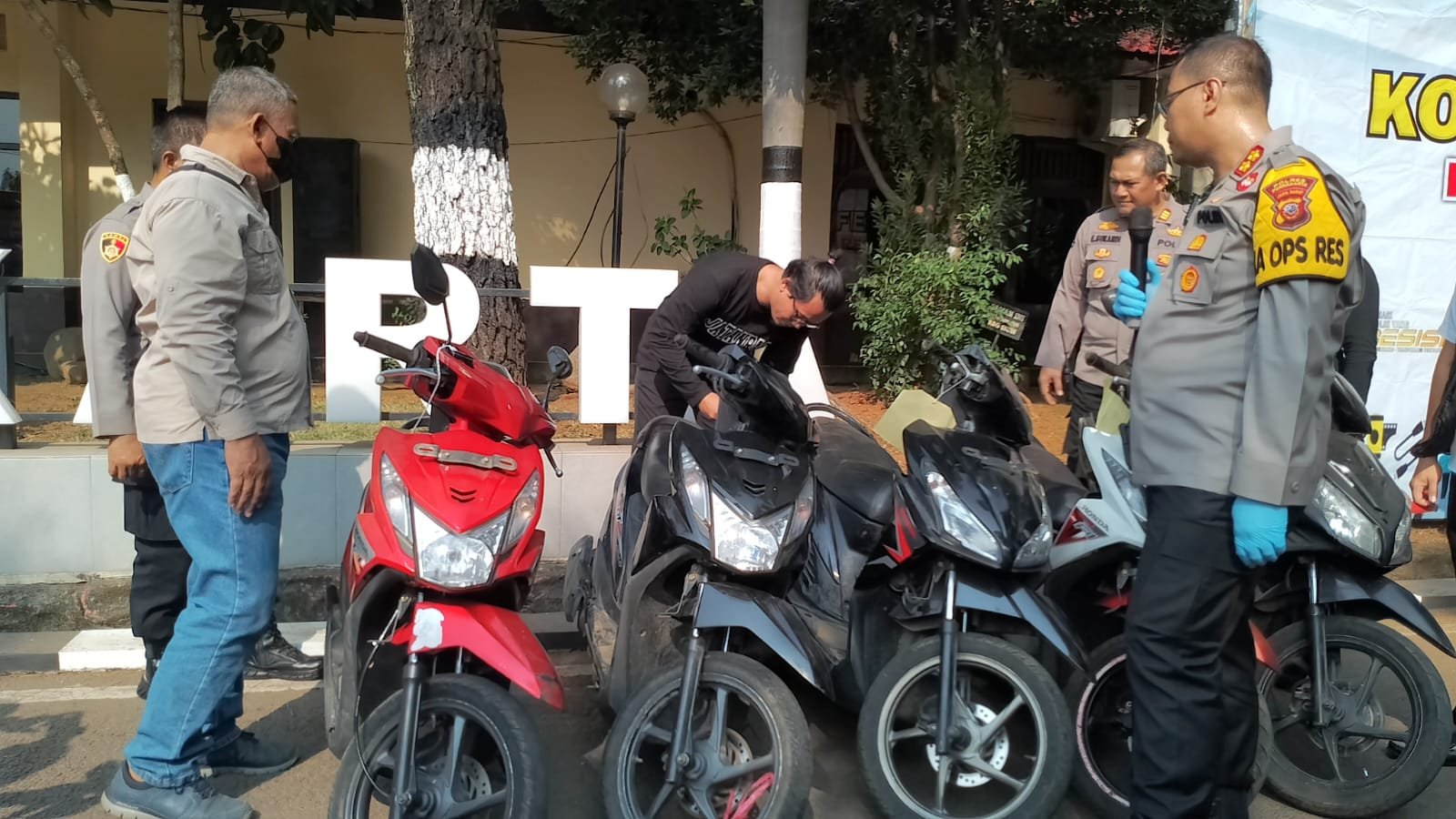 Keberhasilan Anggota Polres Purwakarta Kembalikan Motor Kepada Pemiliknya