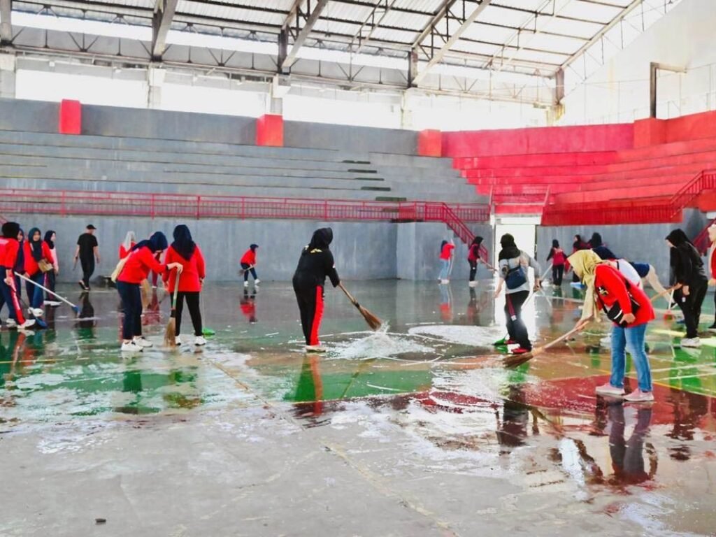 Sebelum Kapolri Cup 2024, Kawasan Gedung Olahraga Way Handak Lampung Selatan Dijadikan Bersih