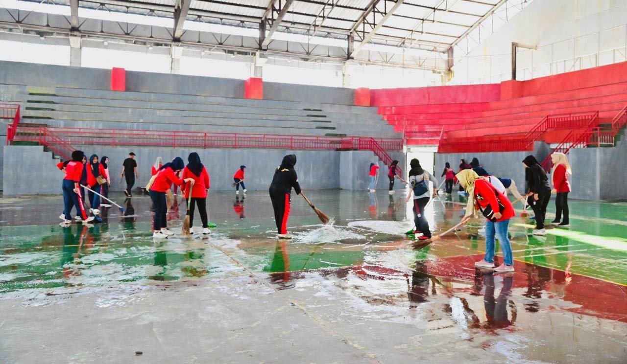 Sebelum Kapolri Cup 2024, Kawasan Gedung Olahraga Way Handak Lampung Selatan Dijadikan Bersih