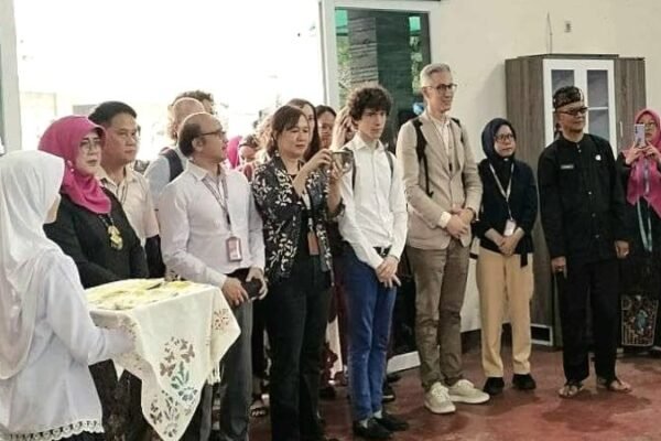 Kunjungan Peserta ASEAN Summer School ke SMPN 2 Kota Bandung untuk Praktik Kantin Sehat