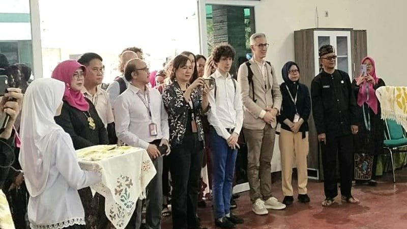 Kunjungan Peserta ASEAN Summer School ke SMPN 2 Kota Bandung untuk Praktik Kantin Sehat