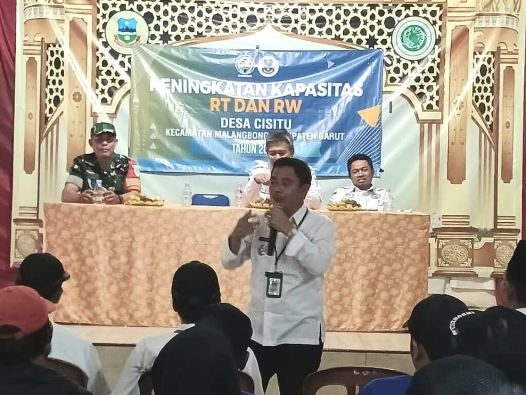 Pelatihan Peningkatan Kapasitas RT/RW Desa Cisitu Menekankan Pada Tupoksi