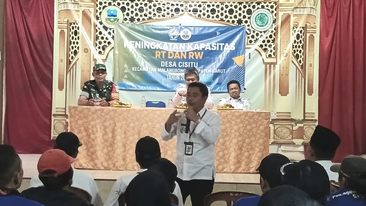 Pelatihan Peningkatan Kapasitas RT/RW Desa Cisitu Menekankan Pada Tupoksi