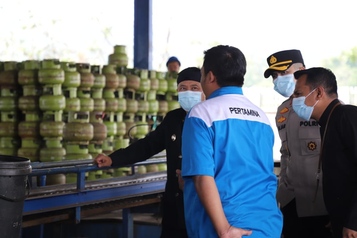 Pj Bupati Garuit Memastikan Ketersediaan BBM dan Gas Subsidi di Garut