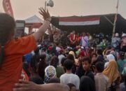 Ribuan Warga Sambut Kedatangan Hengky Kurniawan di Final Sepak Bola Wanita Memperingati HUT RI ke 79