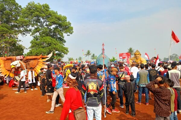 Puluhan Jampana dari 27RW Meriahkan Perayaan HUT RI ke-79 di Desa Rajamandala Kulon