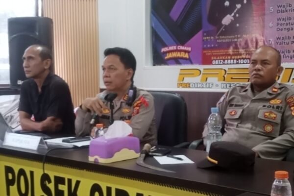 Kapolsek Cipatat Berikan Pembinaan kepada Pelajar