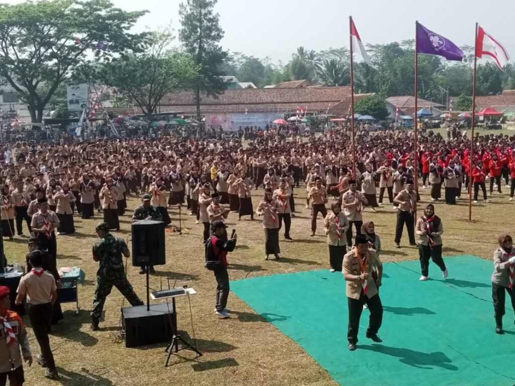 Ribuan Pelajar di Cipatat Meriahkan Perayaan HUT Pramuka ke-63