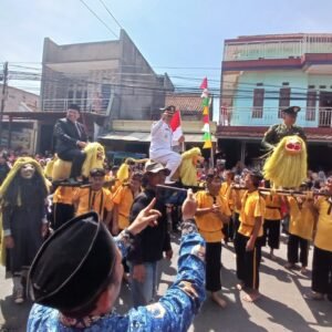 Ketua PHBN Kecamatan Malangbong Mengeksplorasi Potensi Melalui Karnaval Peringatan HUT RI ke-79