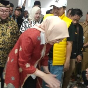 Anne Ratna Mustika dan Budi Hermawan Melakukan Pemeriksaan Kesehatan di RSUD Bayu Asih