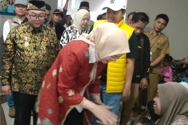 Anne Ratna Mustika dan Budi Hermawan Melakukan Pemeriksaan Kesehatan di RSUD Bayu Asih