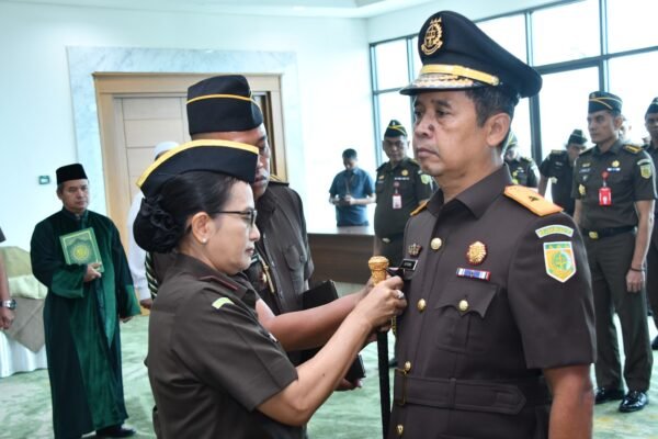 Kajati Jabar Lantik 7 Pejabat Eselon III untuk Jalankan Tugas Penegakan Hukum yang Adil dan Bermanfaat Bagi Masyarakat