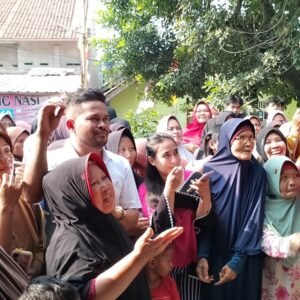 Warga Kembang Kuning Jatiluhur Mendukung Abang Ijo dengan Lagu "Pasti Menang"