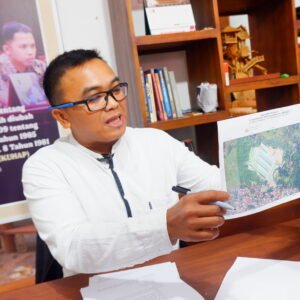 Asep Muhidin mempertanyakan apakah Pejabat Pemkab Garut Terima Duit Dari Alih Fungsi Lahan PT. Pratama Abadi Industri Cijolang ???