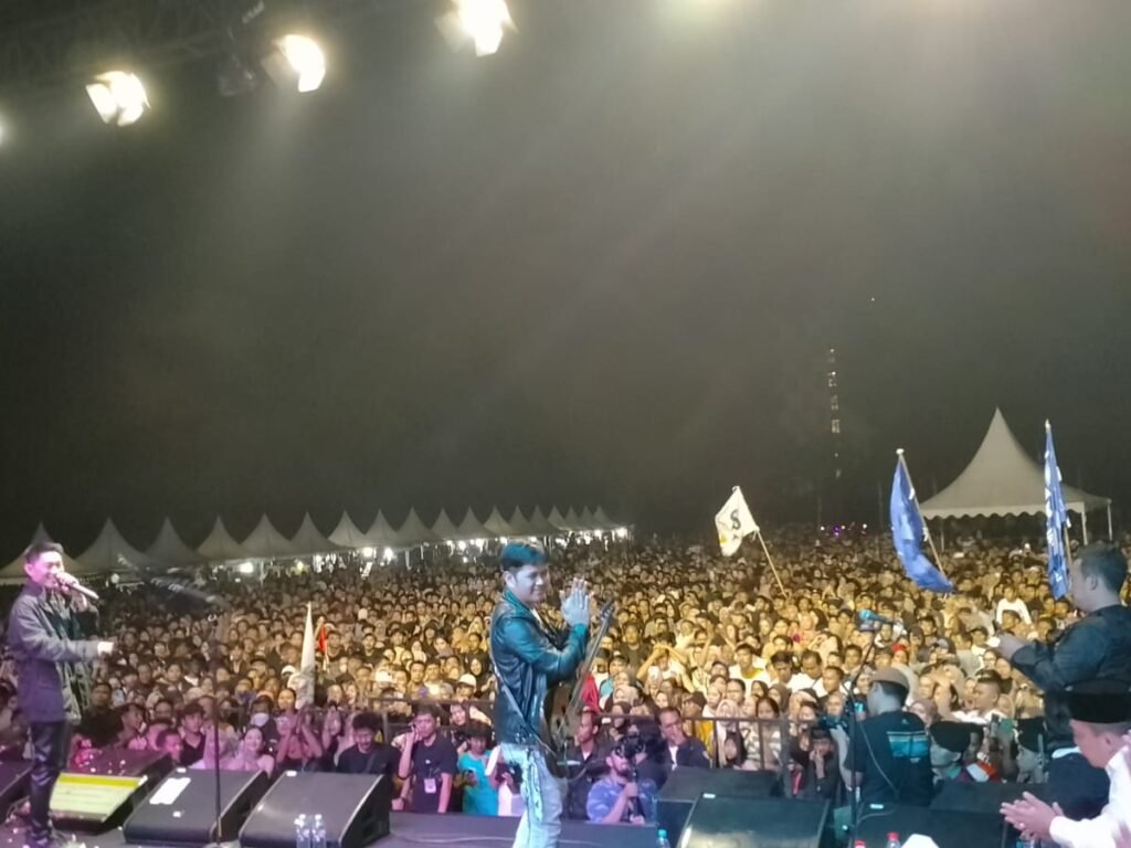 Deklarasi Pasangan Bakal Calon Bupati dan Wakil Bupati Purwakarta Disambut Gemuruh Pendukung