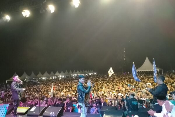 Deklarasi Pasangan Bakal Calon Bupati dan Wakil Bupati Purwakarta Disambut Gemuruh Pendukung