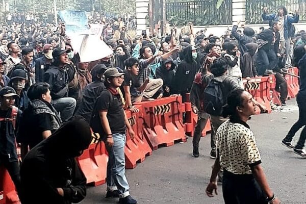 Akibat Terkena Lemparan Batu Saat Demo, Mahasiswa Unibba Menjalani Operasi di Rumah Sakit Mata Cicendo