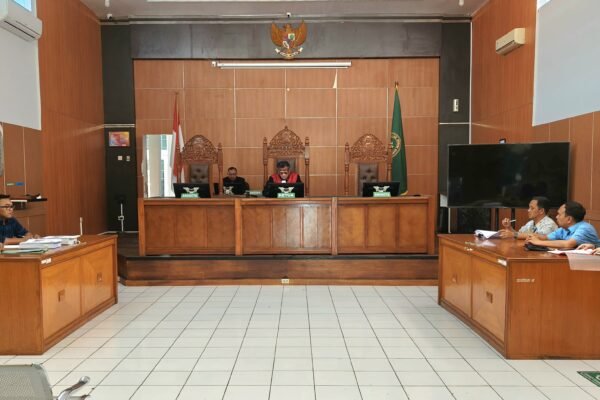 Hakim PN Garut Mirip Hakim Eman Sulaeman, Pimpin Sidang Praperadilan SP3 Dugaan Korupsi Dana BOP Pimpinan DPRD Garut Sebut “Jangan Coba-coba Pengaruhi dan Dekati Saya”