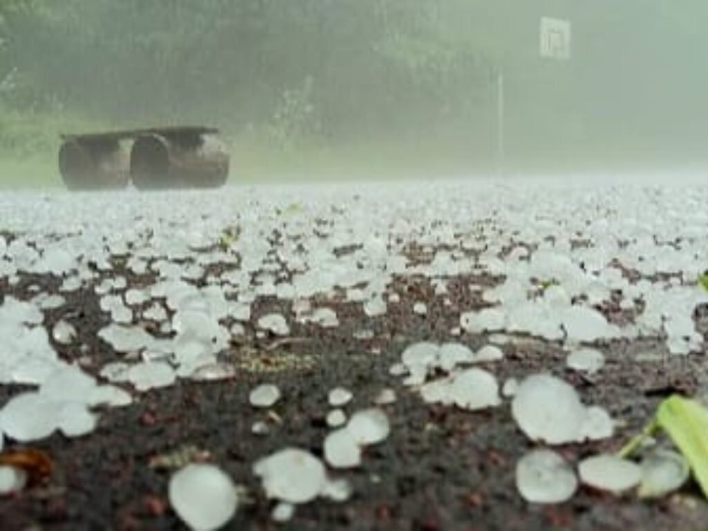 Peringatan Dini BMKG tentang Hujan Es di Jawa Barat