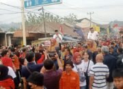 Menjadi Paslon Terkahir Daftar Pilkada, Pasangan Hade Naik Sisingaan Ke KPU