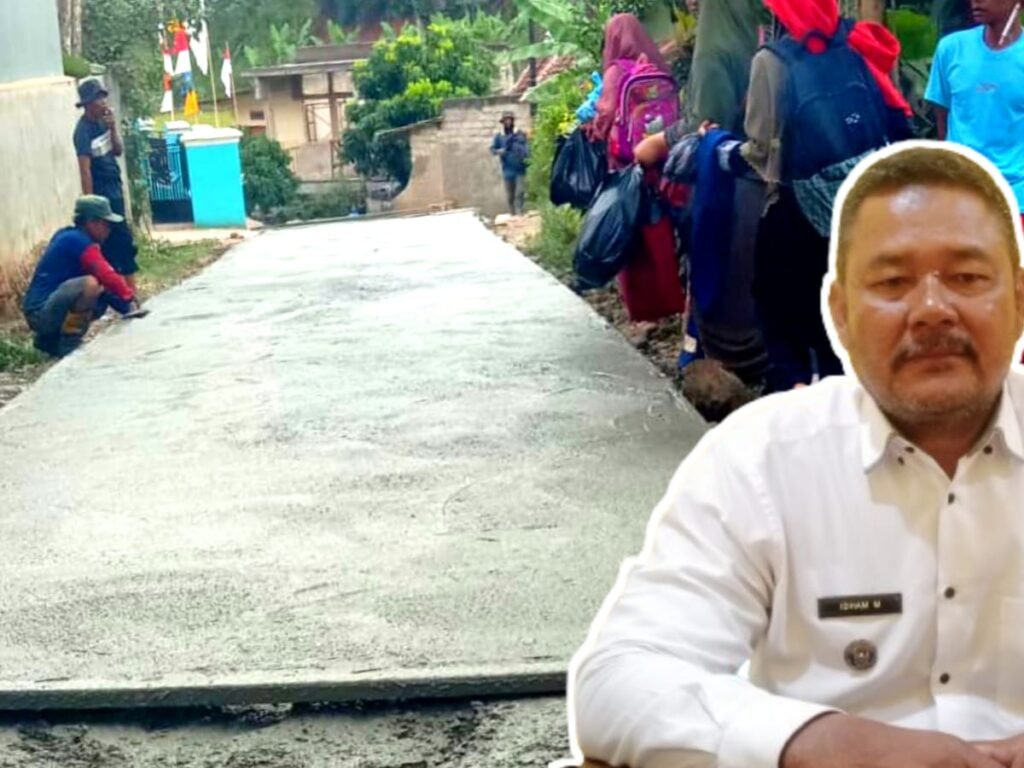 Pemerintah Desa Ciptaharja Membangun Rabat Beton Jalan Desa