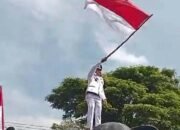 Kades Cipancar Menyemarakan Karnaval 17 Agustus Menunggangi Gajah