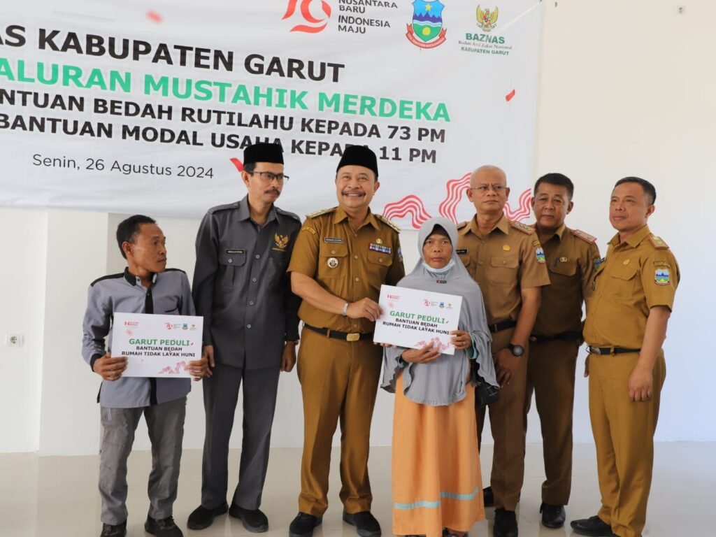 Baznas Garut Salurkan Rp622 Juta untuk Renovasi Rutilahu dan Modal Usaha