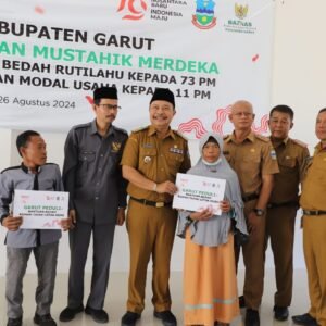 Baznas Garut Salurkan Rp622 Juta untuk Renovasi Rutilahu dan Modal Usaha